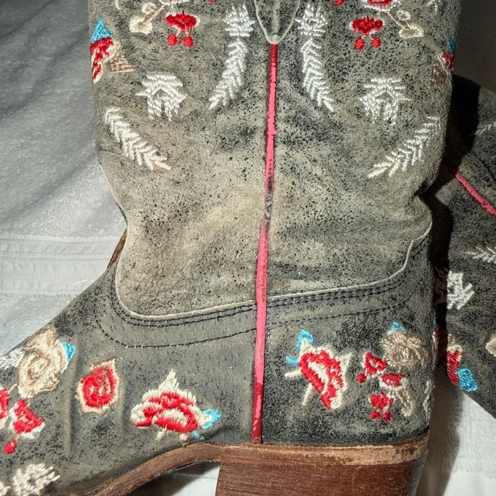 Macie Bean western boots with floral embroidery size kids 11 leather